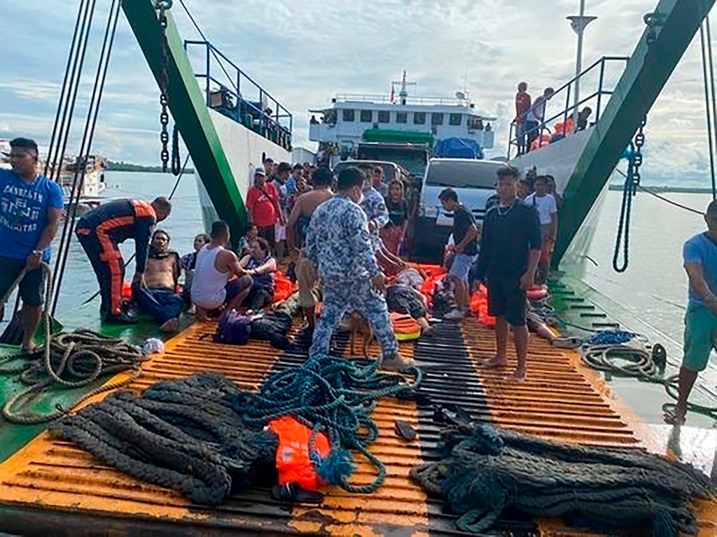 7-dead,-120-others-rescued-in-philippine-ferry-fire
