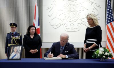 biden-signs-condolence-book-for-queen-elizabeth-at-uk-embassy-in-washington-dc