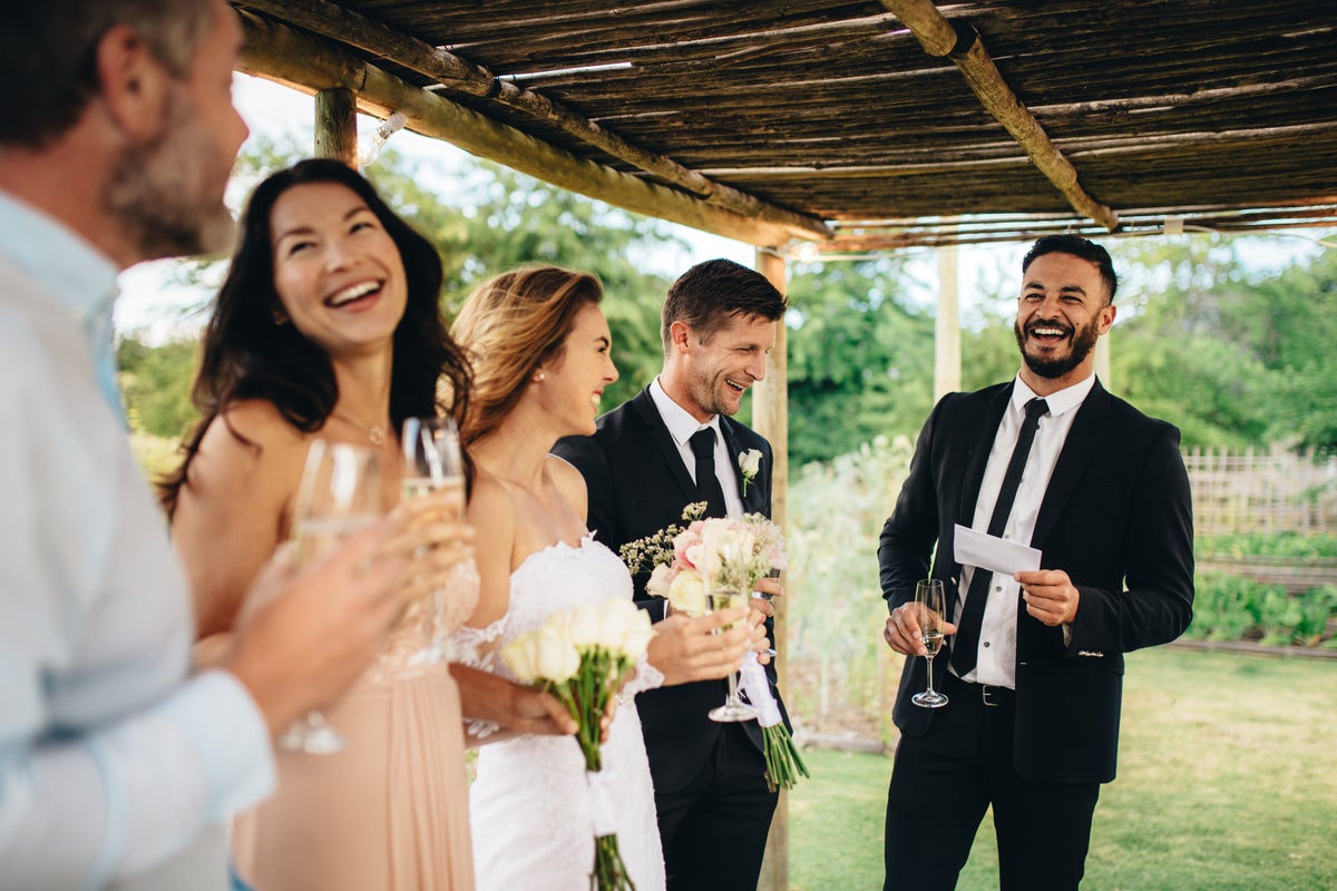 groomsman-praised-for-refusing-to-be-paired-with-bridesmaid-who-‘ghosted’-him