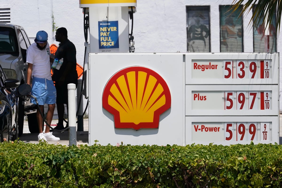 shell-records-8bn-profit-as-britons-face-soaring-bills-and-threat-of-blackouts