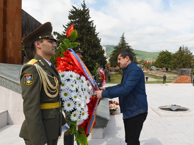 karabakh-president-visits-stepanakert-memorial