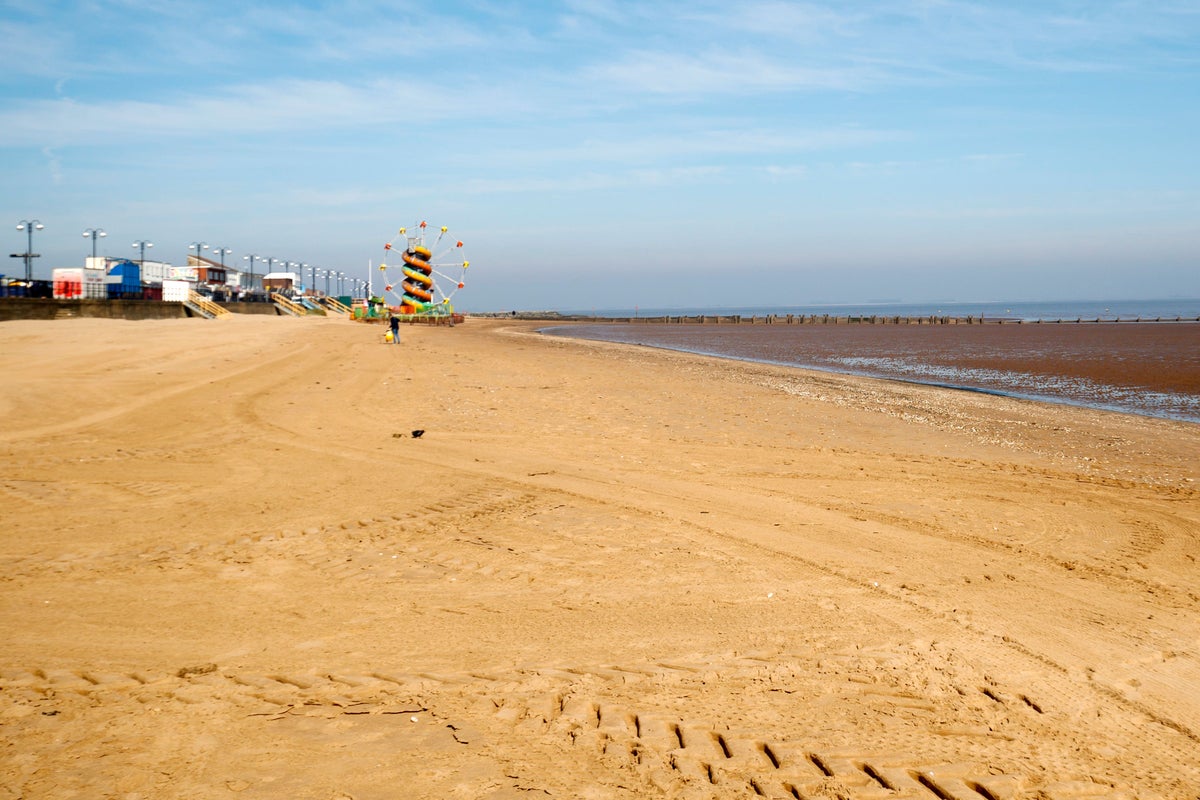 girl,-15,-dies-after-being-pulled-from-sea-at-cleethorpes-beach