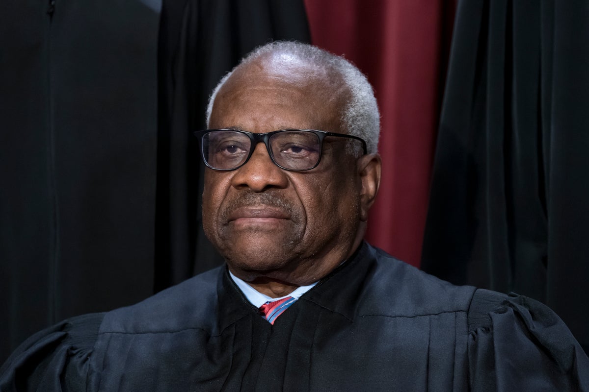 justice-clarence-thomas-reports-he-took-3-trips-on-republican-donor’s-plane-last-year