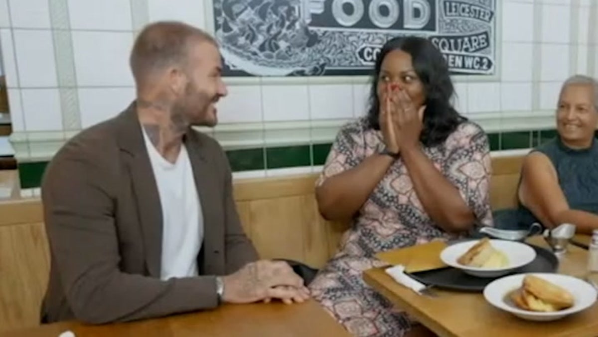 david-beckham-surprises-pride-of-britain-winner-by-serving-up-pie-and-mash-in-local-cafe