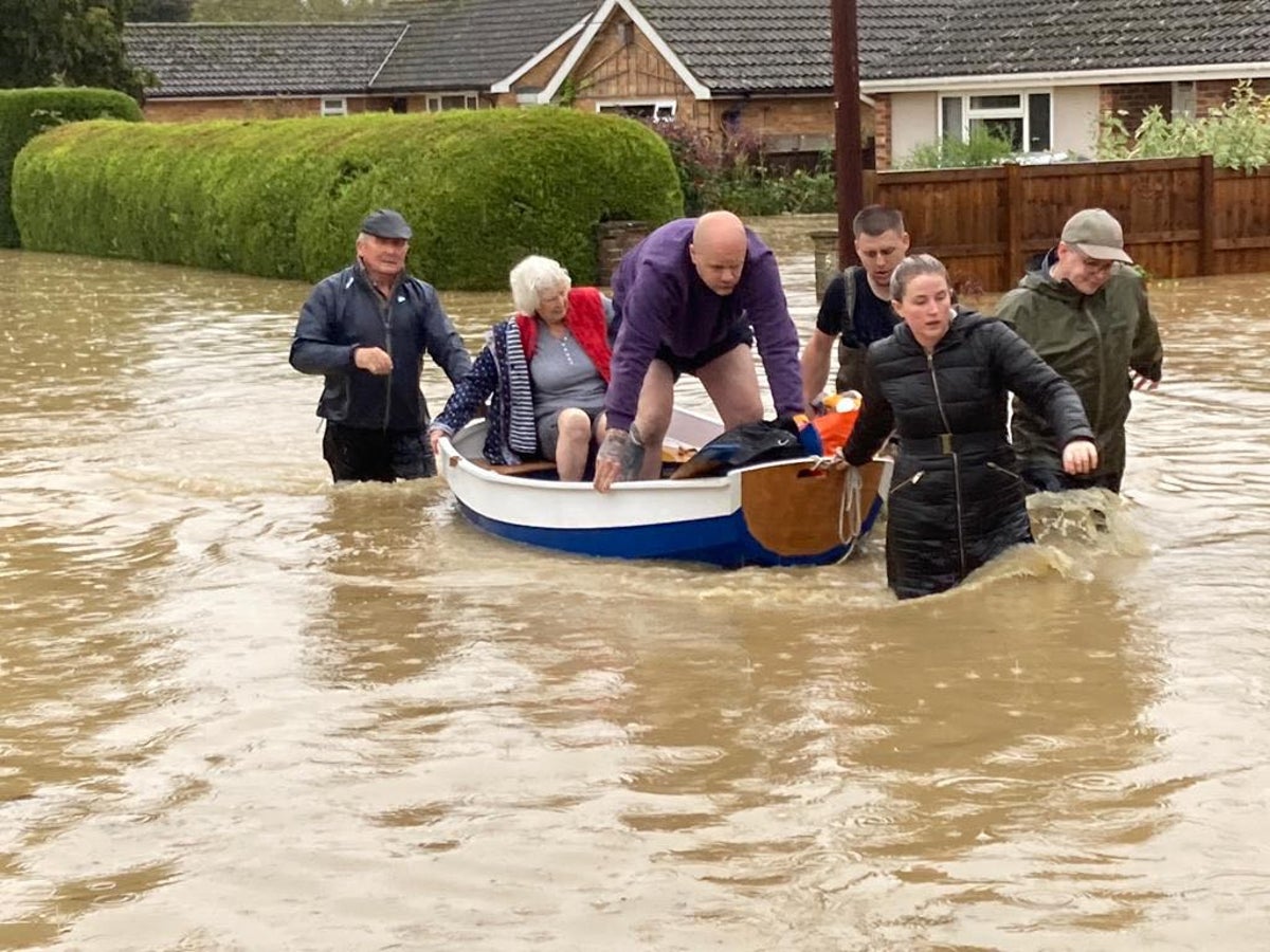 storm-babet-rips-through-uk-for-fourth-day-leaving-chaos-in-its-wake-and-warnings-of-more-lives-at-risk