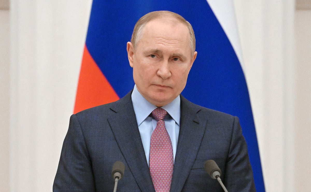 putin-unveils-russia’s-new-ai-strategy-to-rival-western-ais