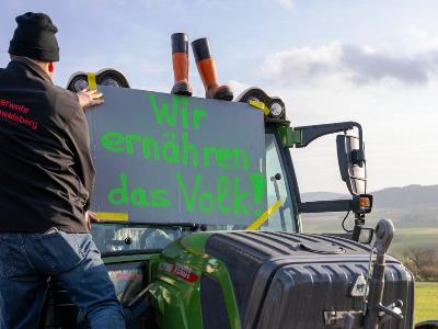 angry-farmers-attempt-to-storm-into-ferry-with-germany-vice-chancellor-aboard