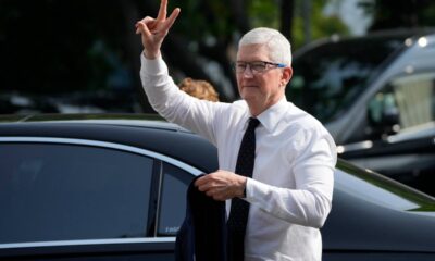 apple-ceo-says-company-is-‘looking-at’-manufacturing-in-indonesia