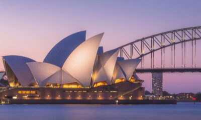 watch-live:-rare-blue-supermoon-captured-above-australia’s-sydney-opera-house