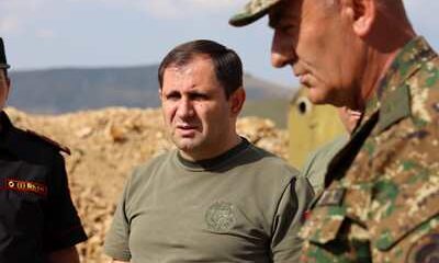 armenia-defense-minister-visits-frontline,-follows-ongoing-large-scale-construction-work-(photos)