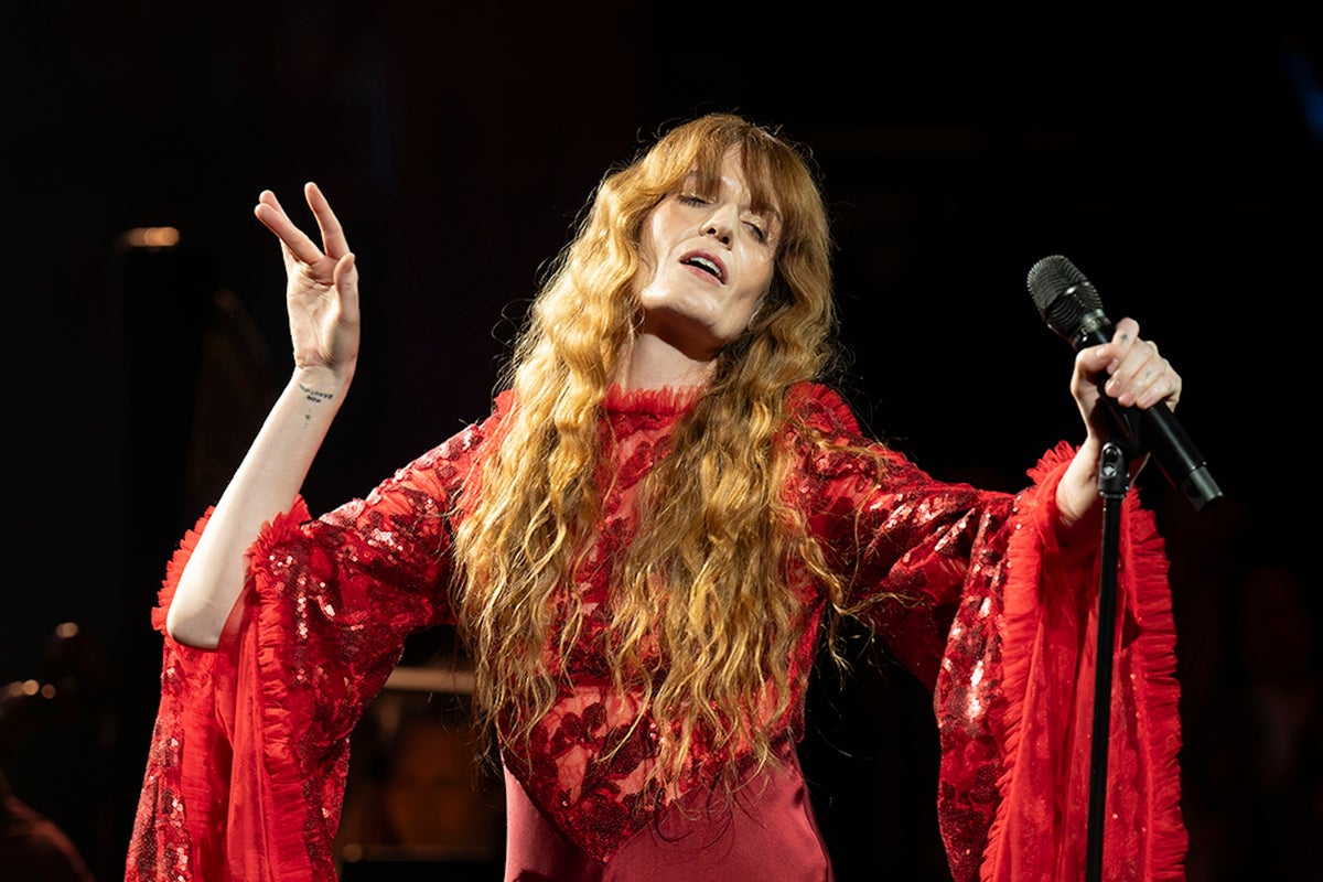 florence-and-the-machine-review,-bbc-proms:-debut-album-lungs-is-set-to-spectacular-orchestral-arrangements