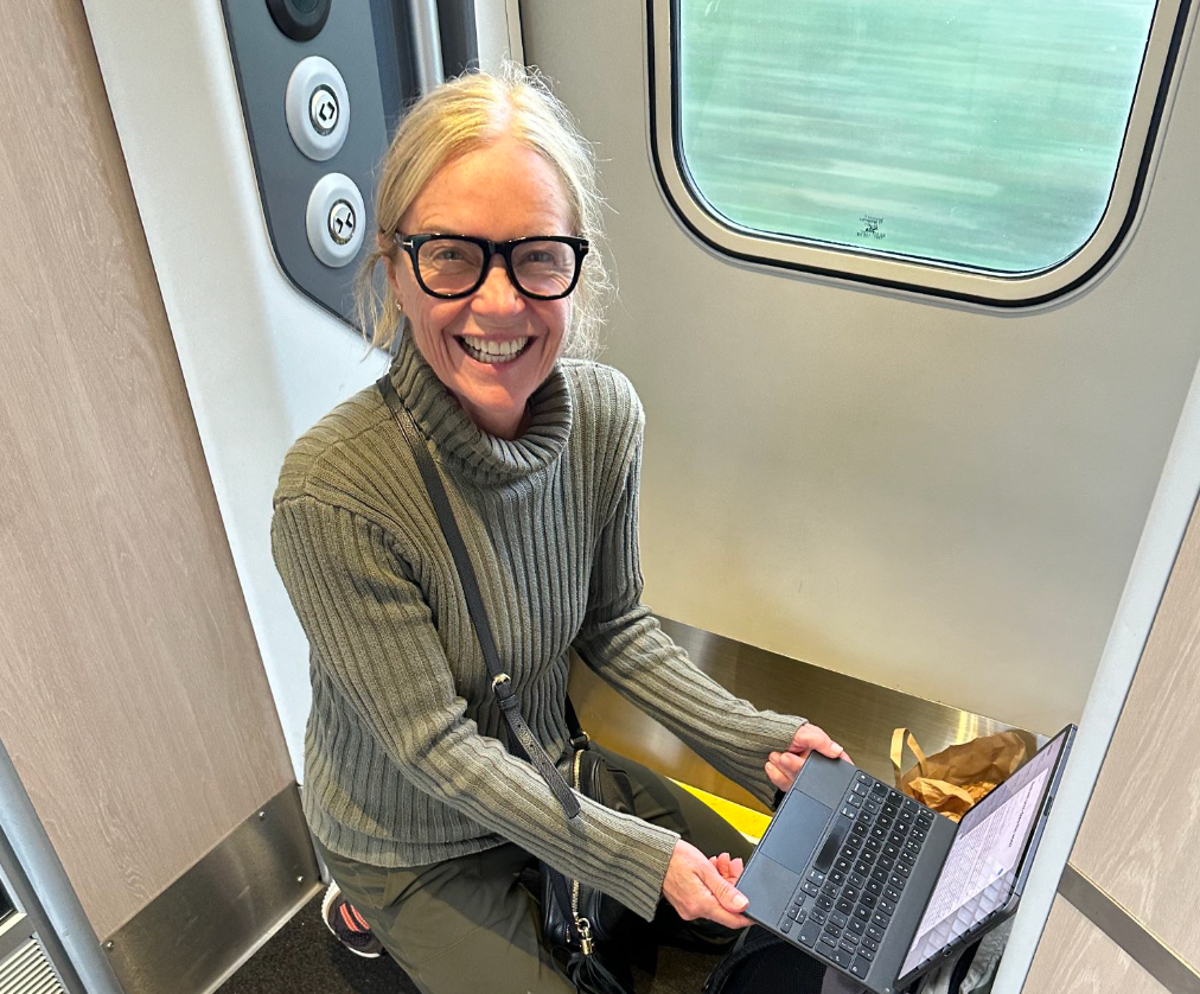 broadcaster-mariella-frostrup-forced-to-sit-on-train-floor-despite-buying-first-class-ticket