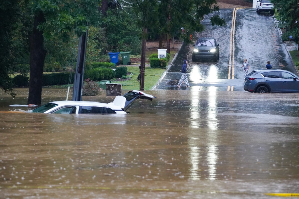 hurricane-helene-live:-at-least-21-dead-as-15ft-storm-surge-hits-florida-and-flash-flood-emergency-in-georgia