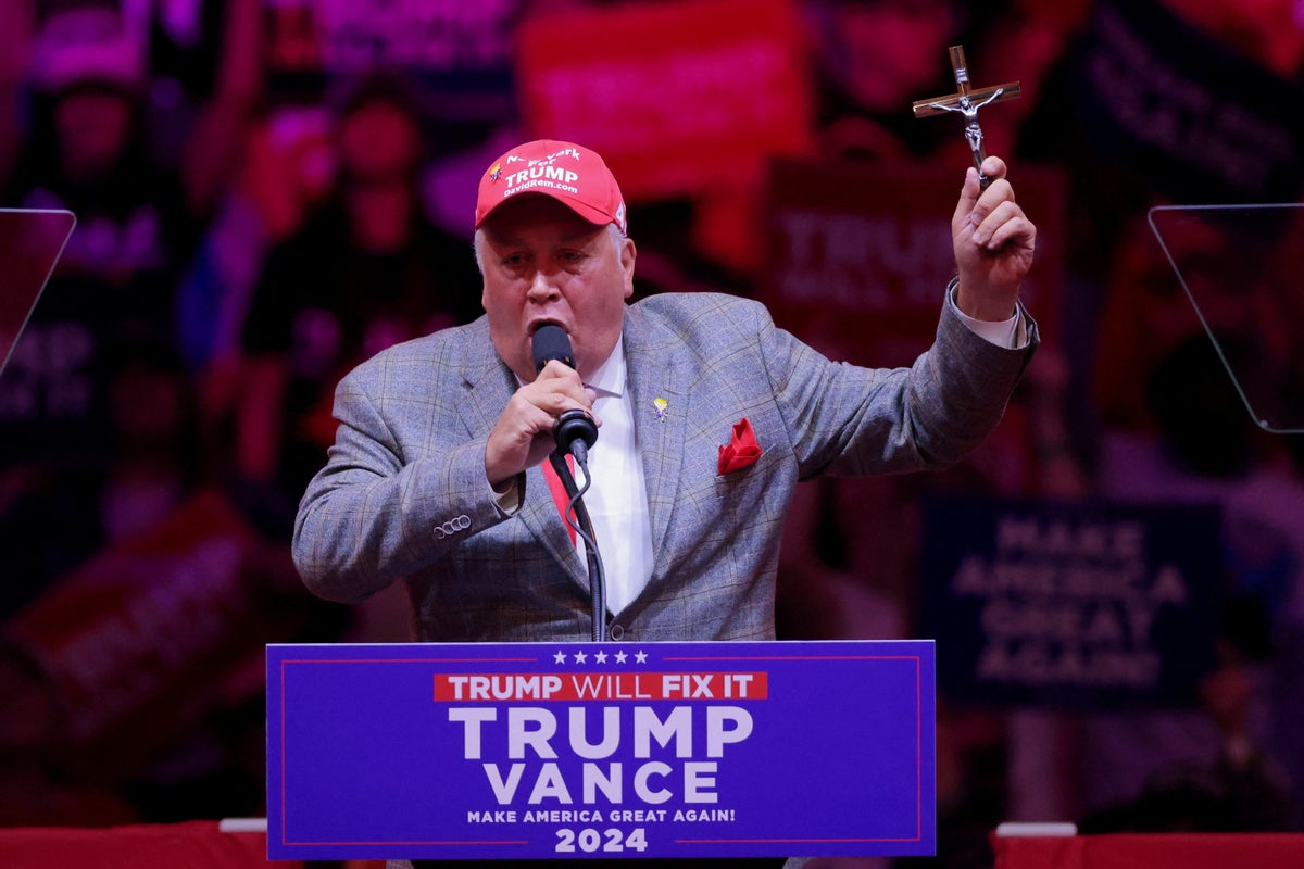 trump-backer-calls-harris-the-‘antichrist’-as-he-waves-crucifix-onstage-at-new-york-city-rally