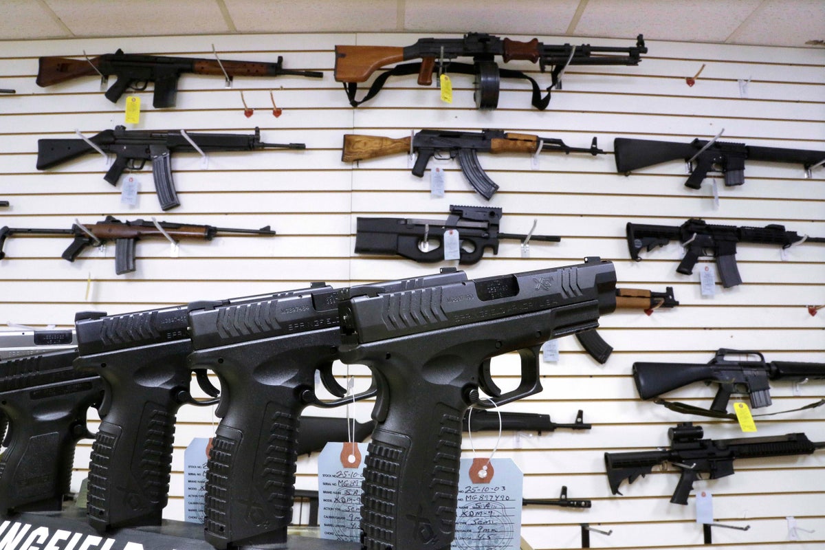 us-judge-tosses-illinois’-ban-on-semiautomatic-weapons,-governor-pledges-swift-appeal