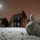 uk-weather-live:-airports-close-runways-leading-to-flight-delays-as-snow-and-freezing-rain-hits-britain