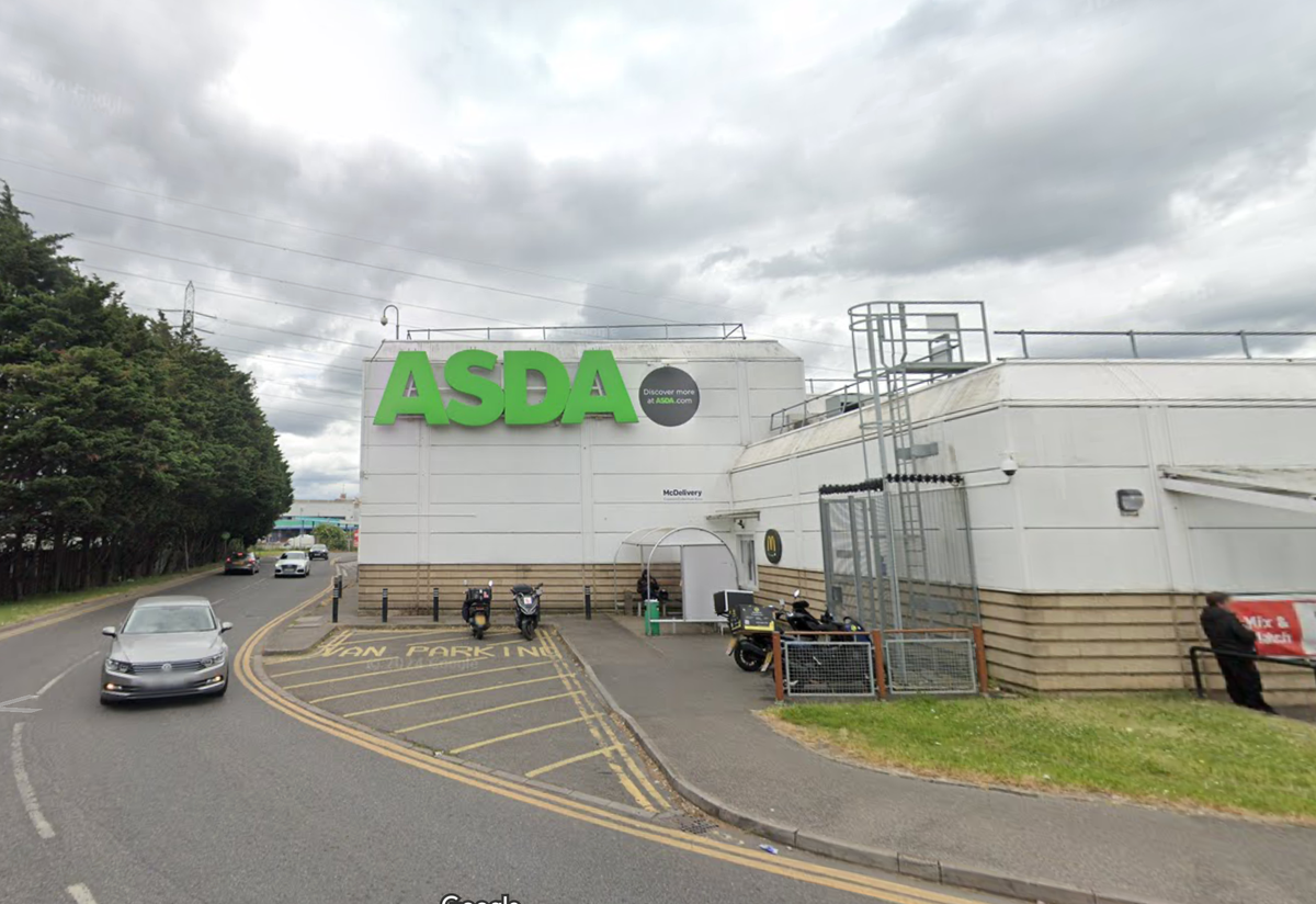 croydon-stabbing:-four-people-injured-in-knife-attack-near-asda-in-south-london