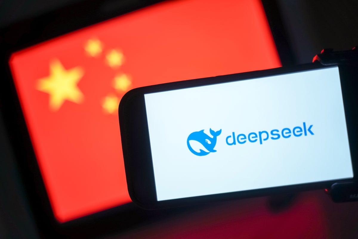 deepseek-ai-live:-chatbot-vanishes-in-italy-amid-claims-openai’s-model-was-used-to-train-chinese-ai