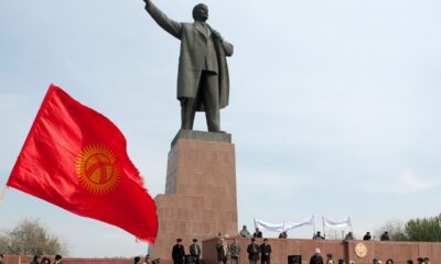 central-asia’s-largest-lenin-statue-taken-down-to-be-replaced-by-flagpole