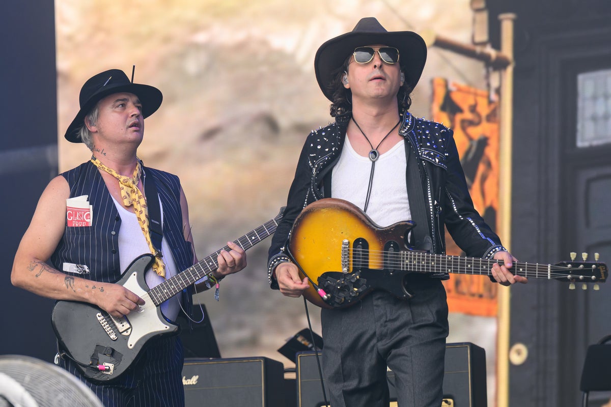 glastonbury-2025-live:-the-libertines-reviewed-ahead-of-rod-stewart-legends-slot-and-olivia-rodrigo-headliner