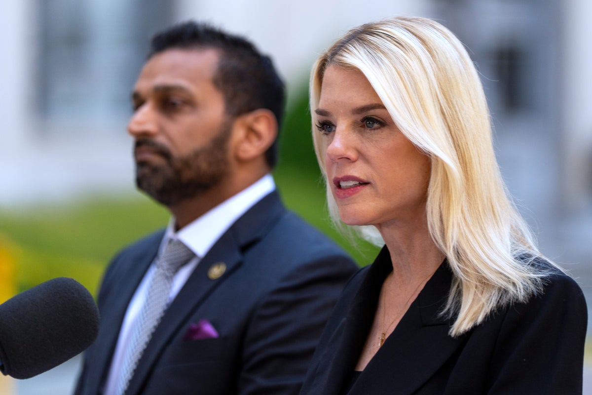 justice-department-to-try-to-charge-ex-fbi-director-james-comey,-ap-sources-say