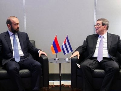 ararat-mirzoyan-presented-the-peace-agreements-between-armenia-and-azerbaijan-to-the-cuban-foreign-minister