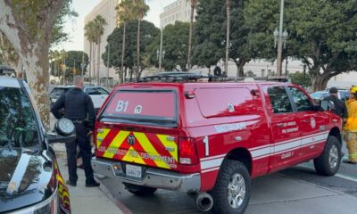la-city-hall-evacuated-after-car-crashes-into-building’s-steps