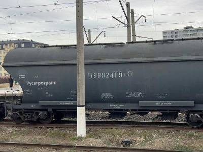 train-carrying-grain-passes-through-azerbaijan-en-route-from-russia-to-armenia