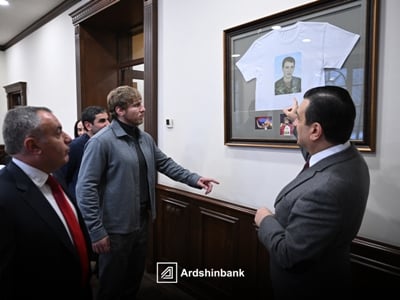 ardshinbank-board-chairman,-brand-ambassador-artur-aleksanyan-visits-‘zinvori-tun’-rehabilitation-center-patients