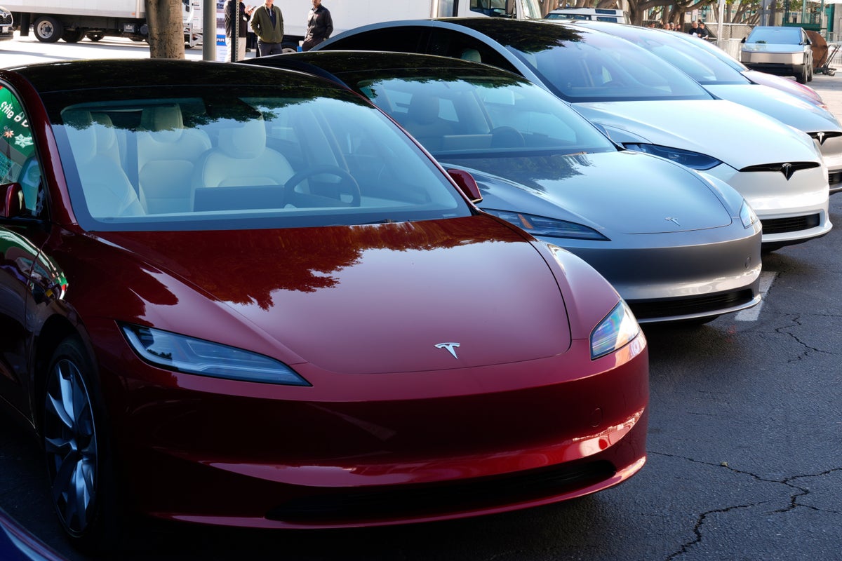 china-bans-hidden-door-handles-in-electric-vehicles-in-major-blow-to-elon-musk’s-tesla
