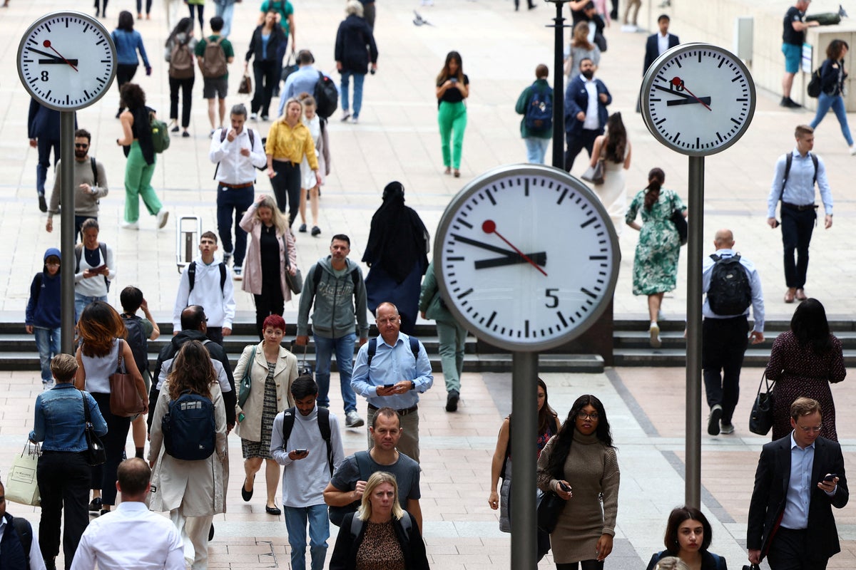 uk-to-‘flirt’-with-recession-and-250,000-to-lose-jobs-amid-iran-war-fallout,-warn-forecasters