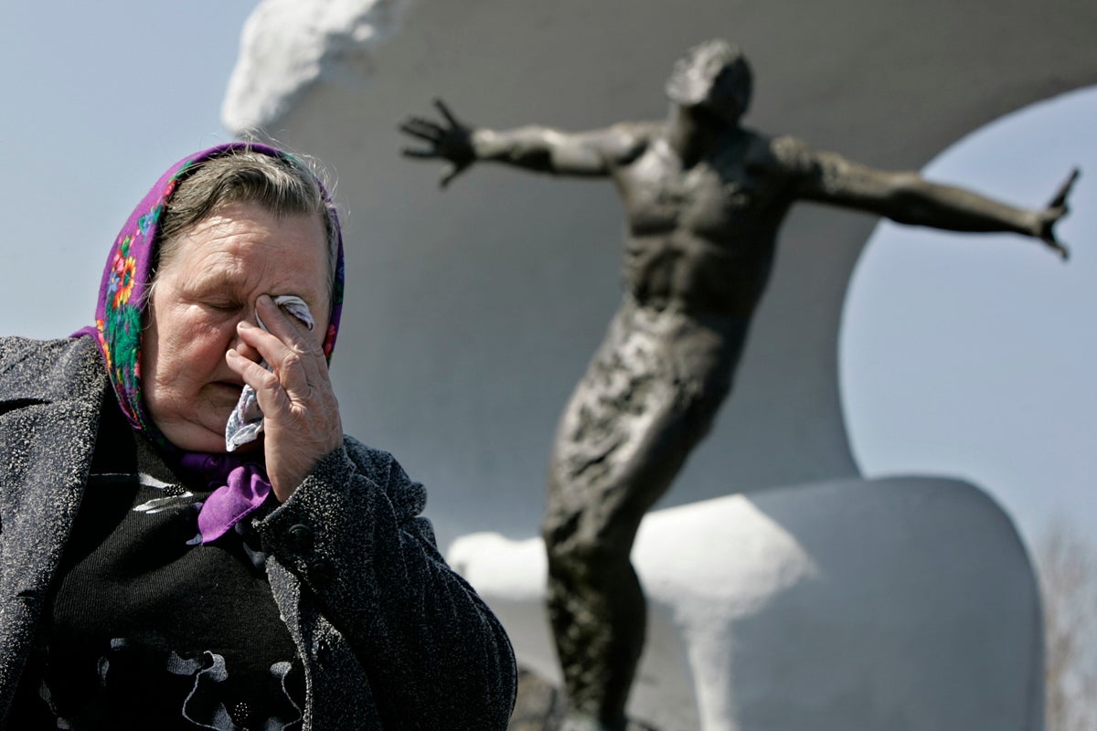 ap-was-there:-early-chernobyl-victims-buried-in-moscow-cemetery