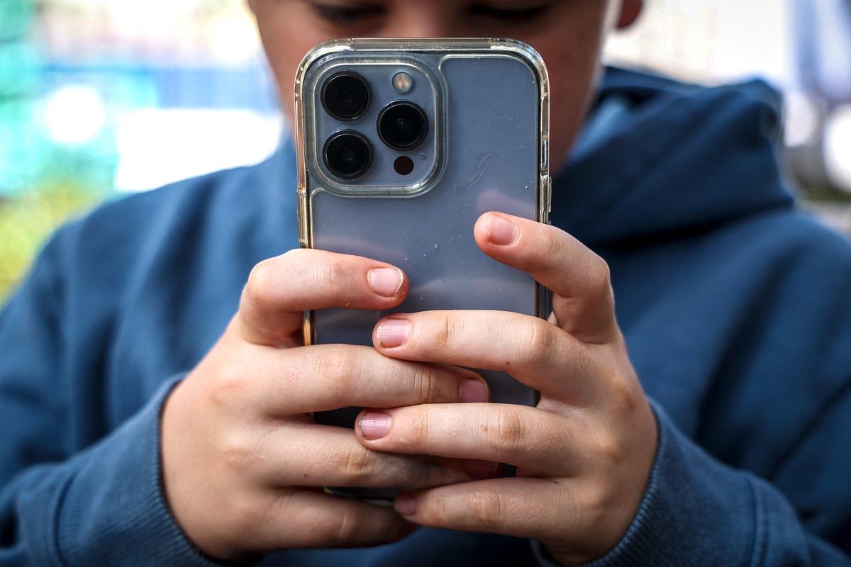 does-social-media-impact-mental-health?-here’s-what-the-evidence-says