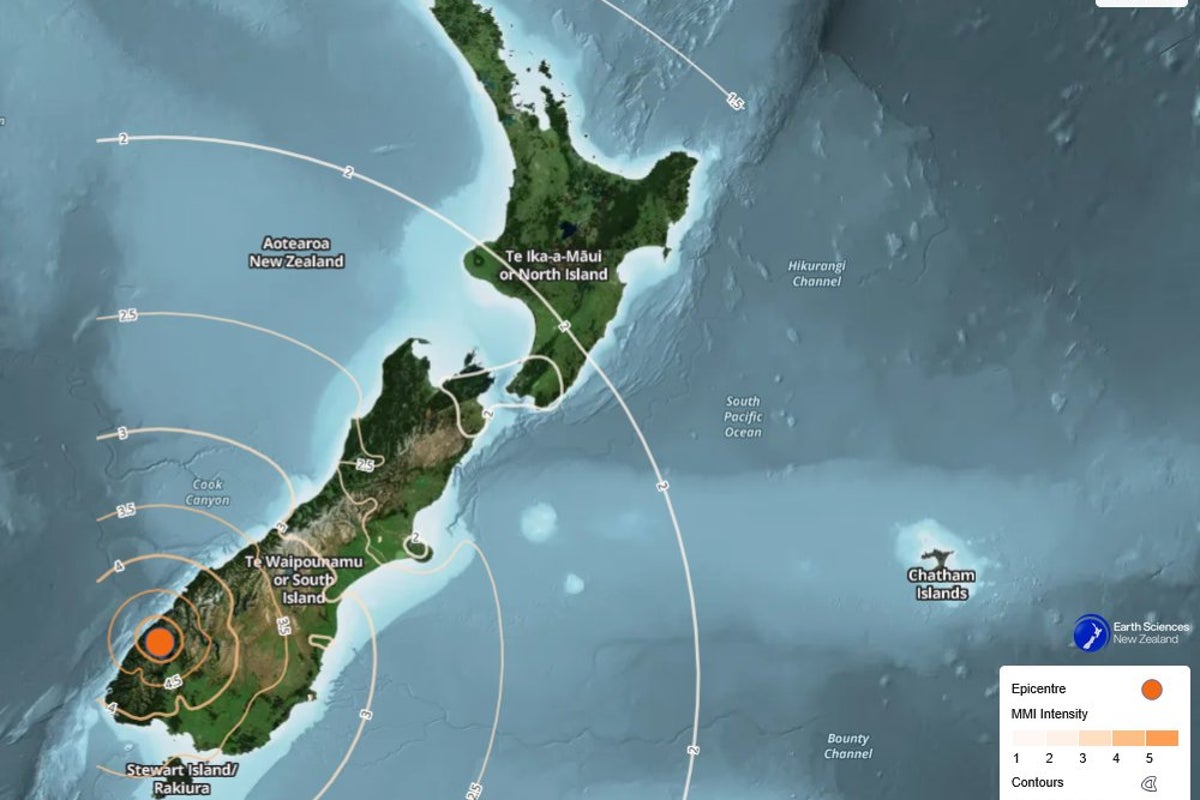 strong-5.9-magnitude-earthquake-strikes-near-new-zealand-tourist-hotspot-triggering-tsunami-warning
