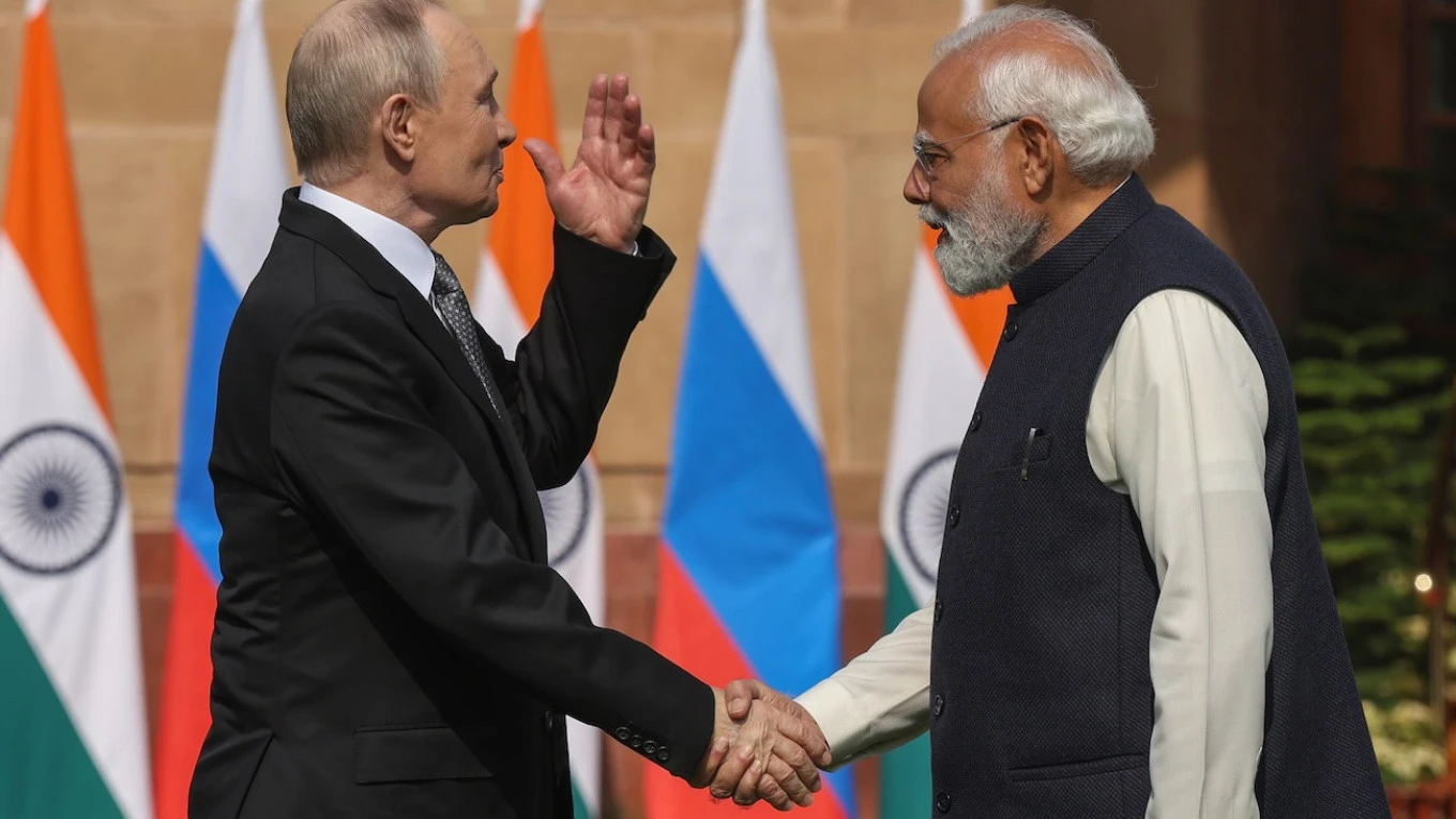 russia-asked-india-for-more-gasoline-after-losing-40%-of-its-refinery-capacity