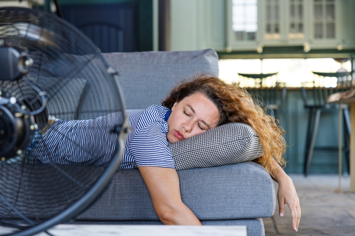 doctors-share-what-sleeping-with-a-fan-on-does-to-your-body-and-health