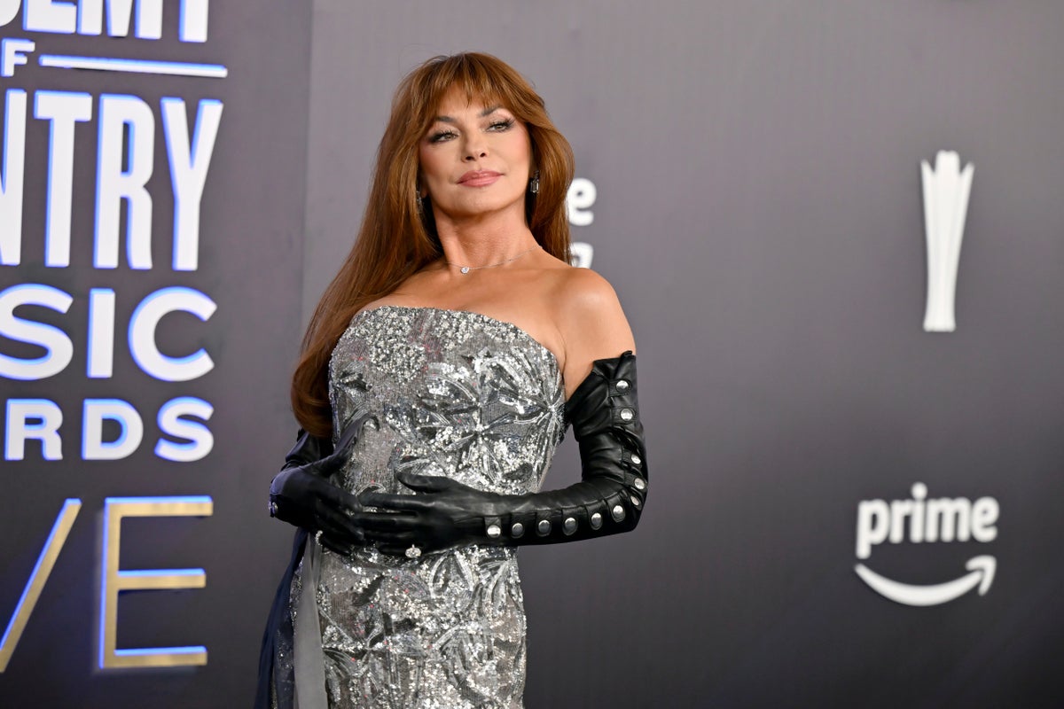 shania-twain-opens-up-about-physical-abuse-she-endured-as-a-child-in-‘very-violent’-home