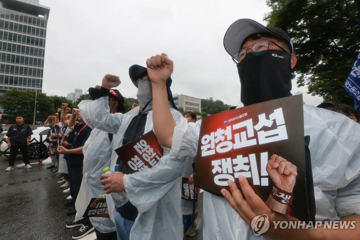 around-39,000-hyundai-workers-stage-strike-in-south-korea