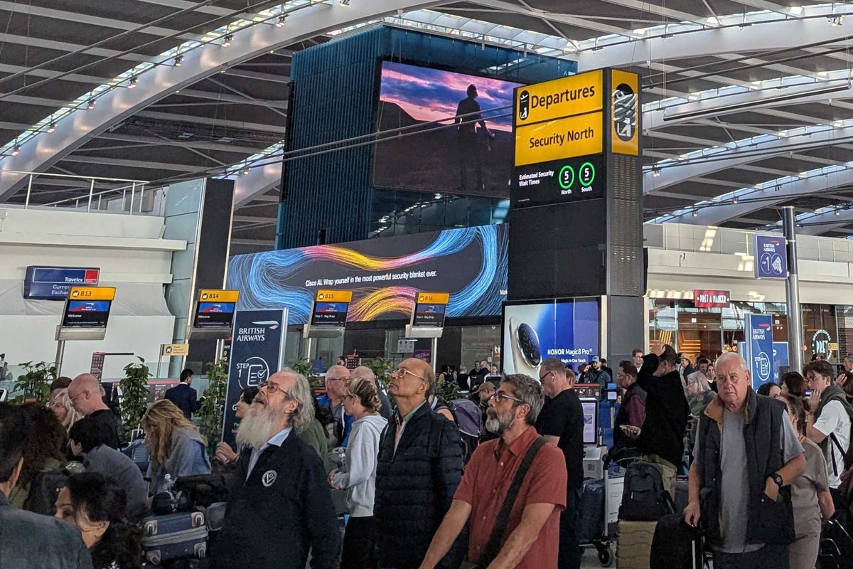 heathrow-and-gatwick-delays-live:-hundreds-of-flights-grounded-at-uk-airports-due-to-air-traffic-control-glitch