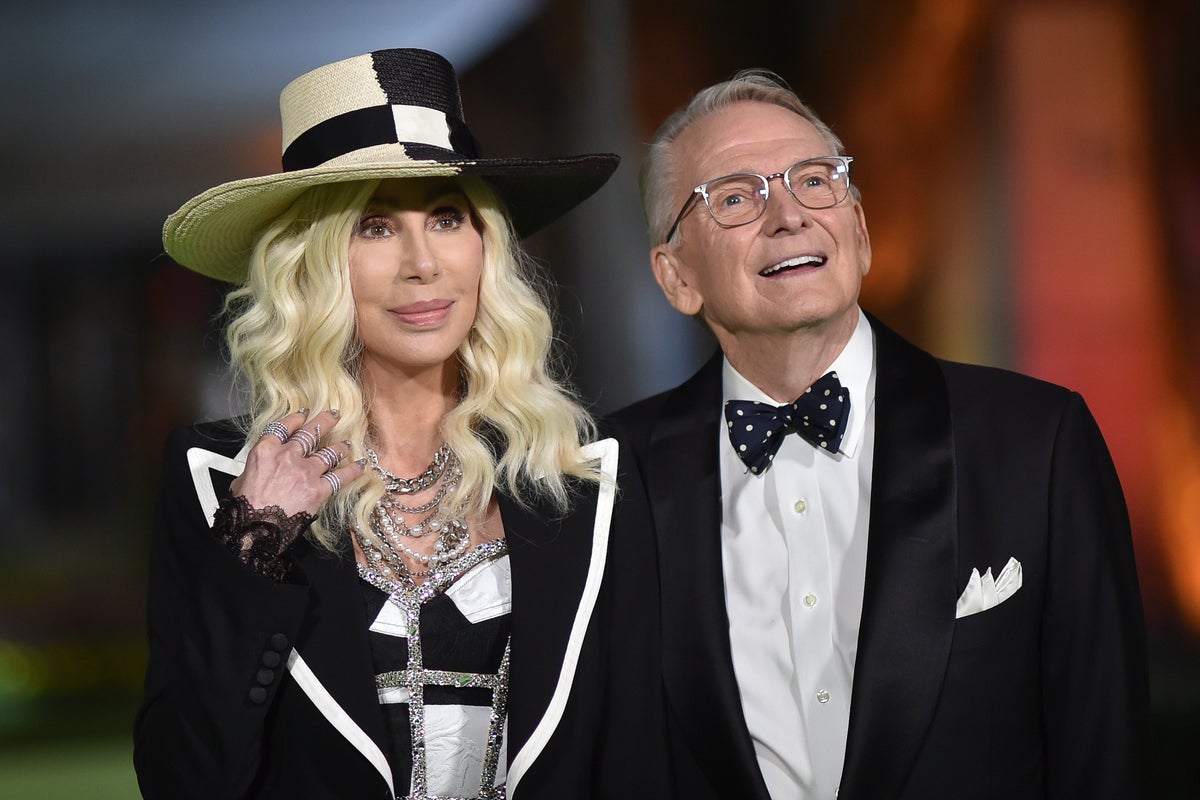 fashion-designer-to-the-stars-bob-mackie-dead-at-87